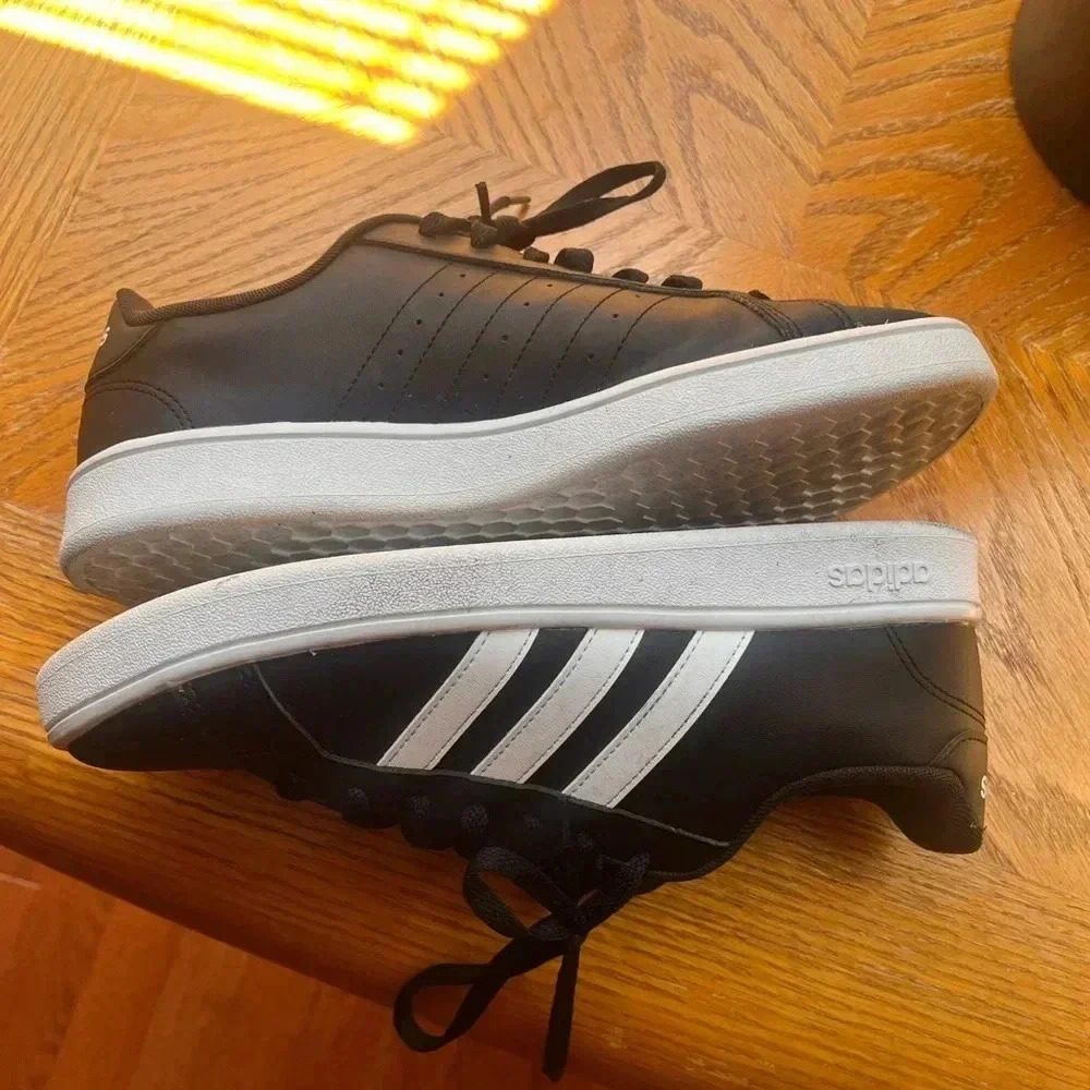 Blk Adidas Shoes - Picture 4 of 14